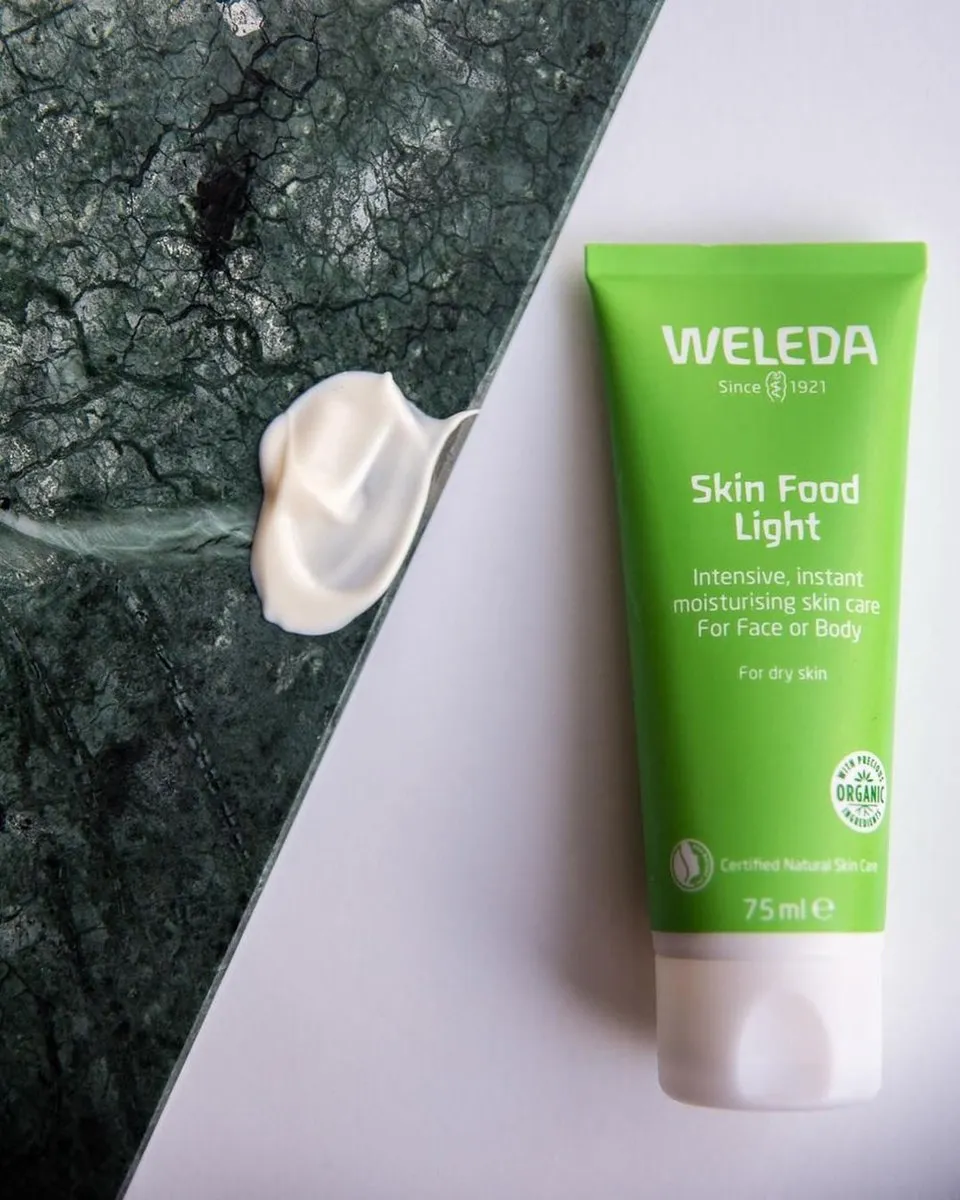 WELEDA Skin Food Light - Voedende Crème - Lavendel & Sinaasappel - 100% natuurlijke ingrediënten - 30ml