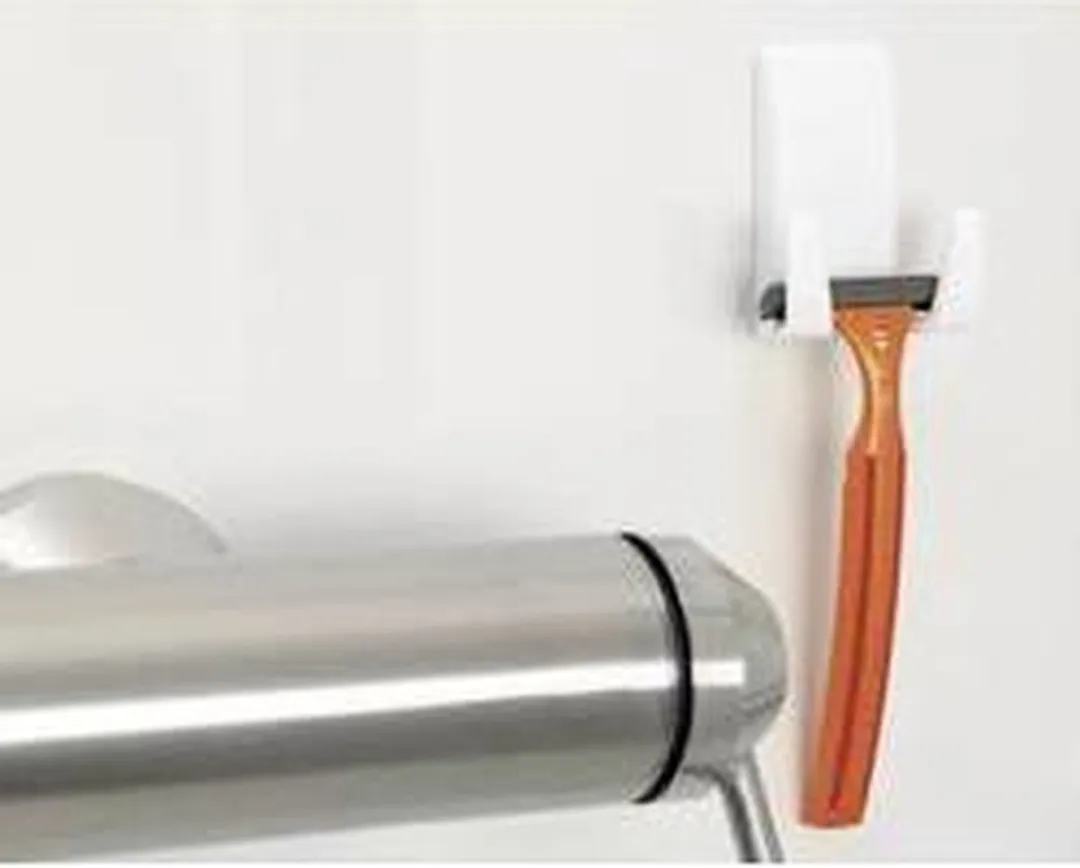 Tesa scheermeshouder - 1x - wit - kunststof - 2 kg - waterproof - Badkamer benodigdheden/accessoires - Opplak houder scheermes