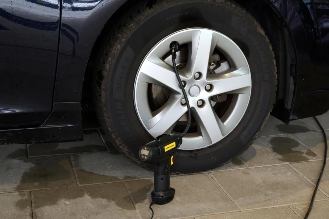 Dunlop Vehicle - Air compressor - Compressor accessoire - kunststof - zwart