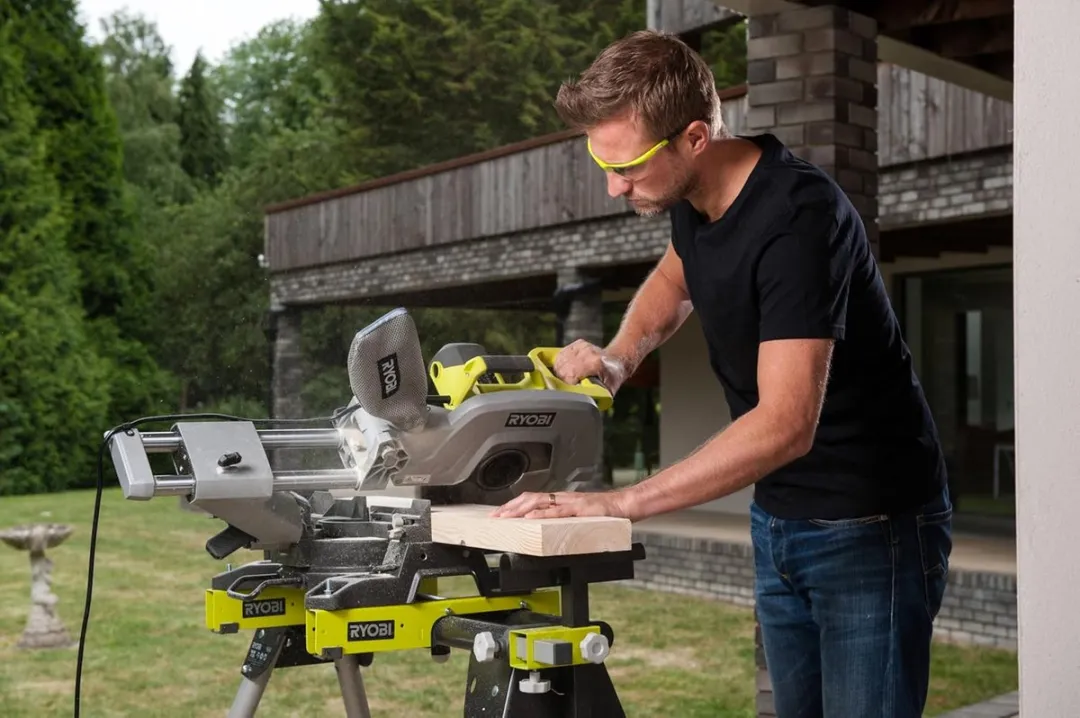 Ryobi EMS305RG Compound Afkortzaag 2200W