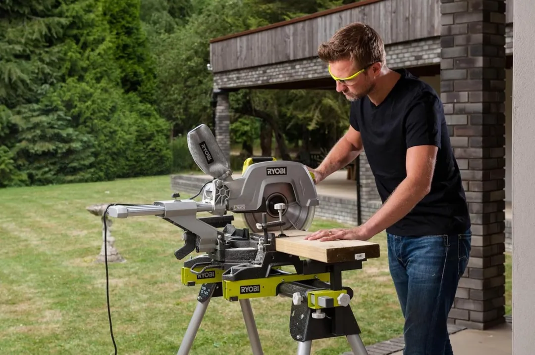 Ryobi EMS305RG Compound Afkortzaag 2200W