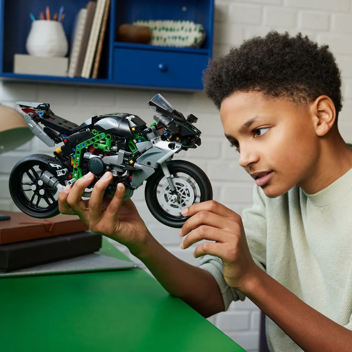 LEGO Technic Kawasaki Ninja H2R 42170 - 643 Stukken