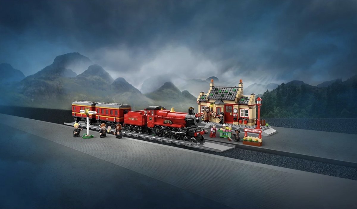 LEGO Harry Potter 76423 - Zweinstein Express™ en Zweinsveld™ Station
