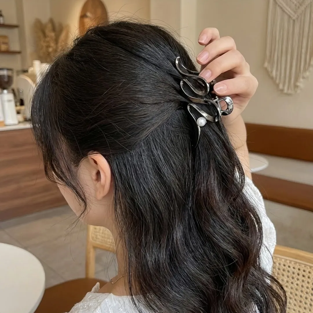 NuveX Zwart Golvende Haarclip met Parel - Stevige Grip