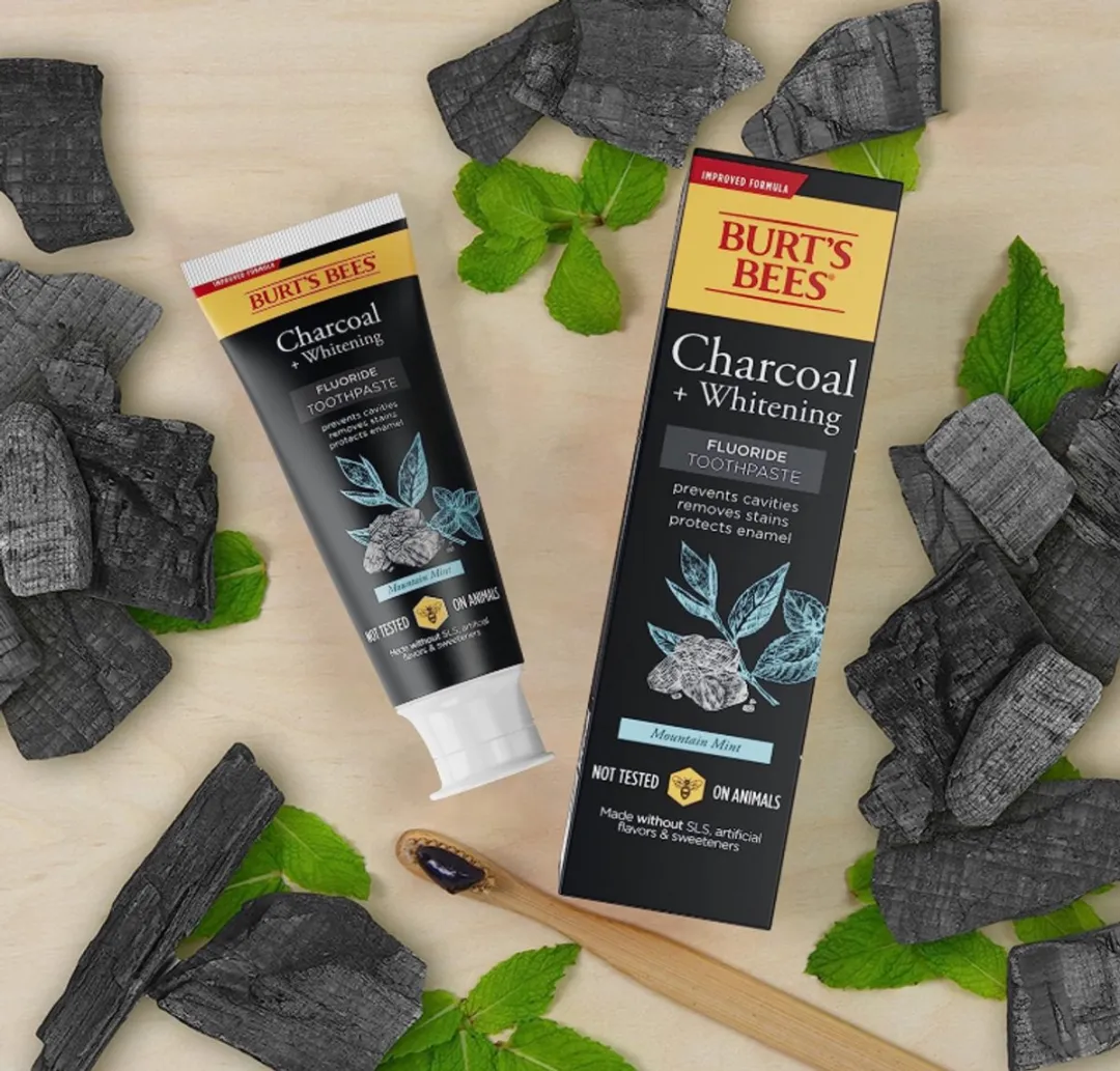 Burt's Bees Natuurlijke Whitening Tandpasta Charcoal 133g - 3 Stuks
