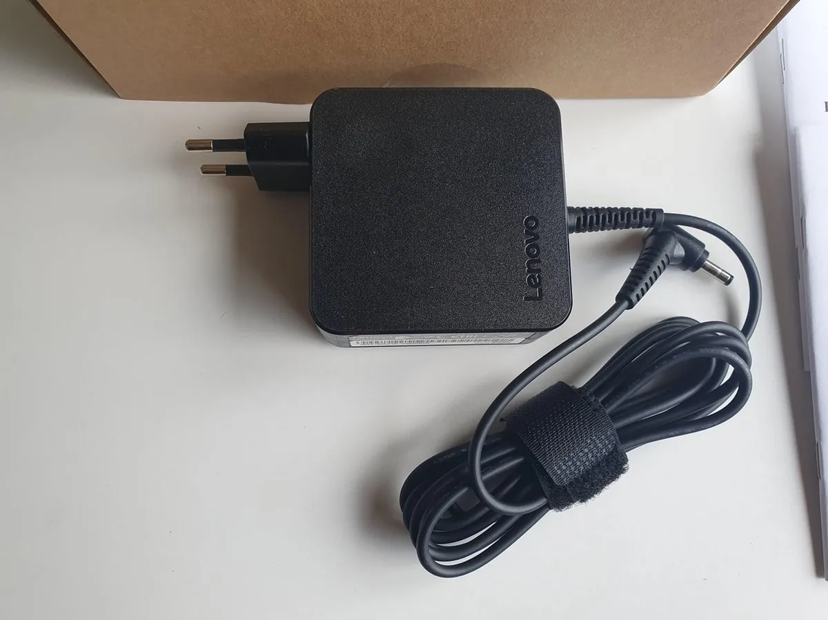 Lenovo GX20L29354 Laptopnetvoeding 65W - Zwart