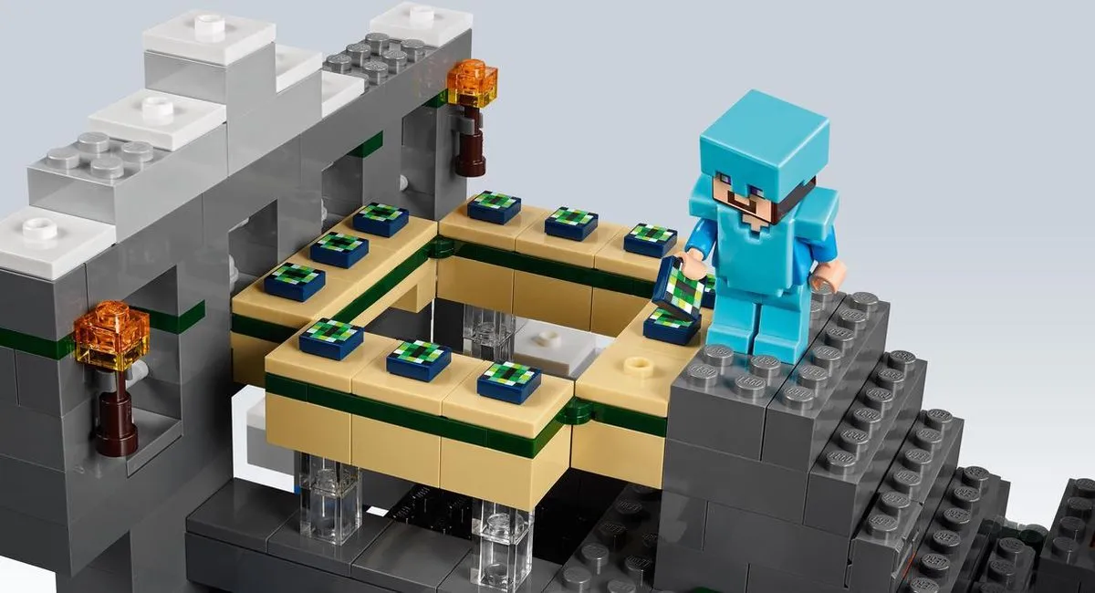 LEGO Minecraft Het End Portaal 21124 - 559 Stukken