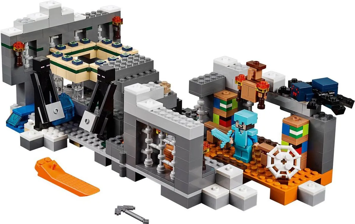 LEGO Minecraft Het End Portaal 21124 - 559 Stukken