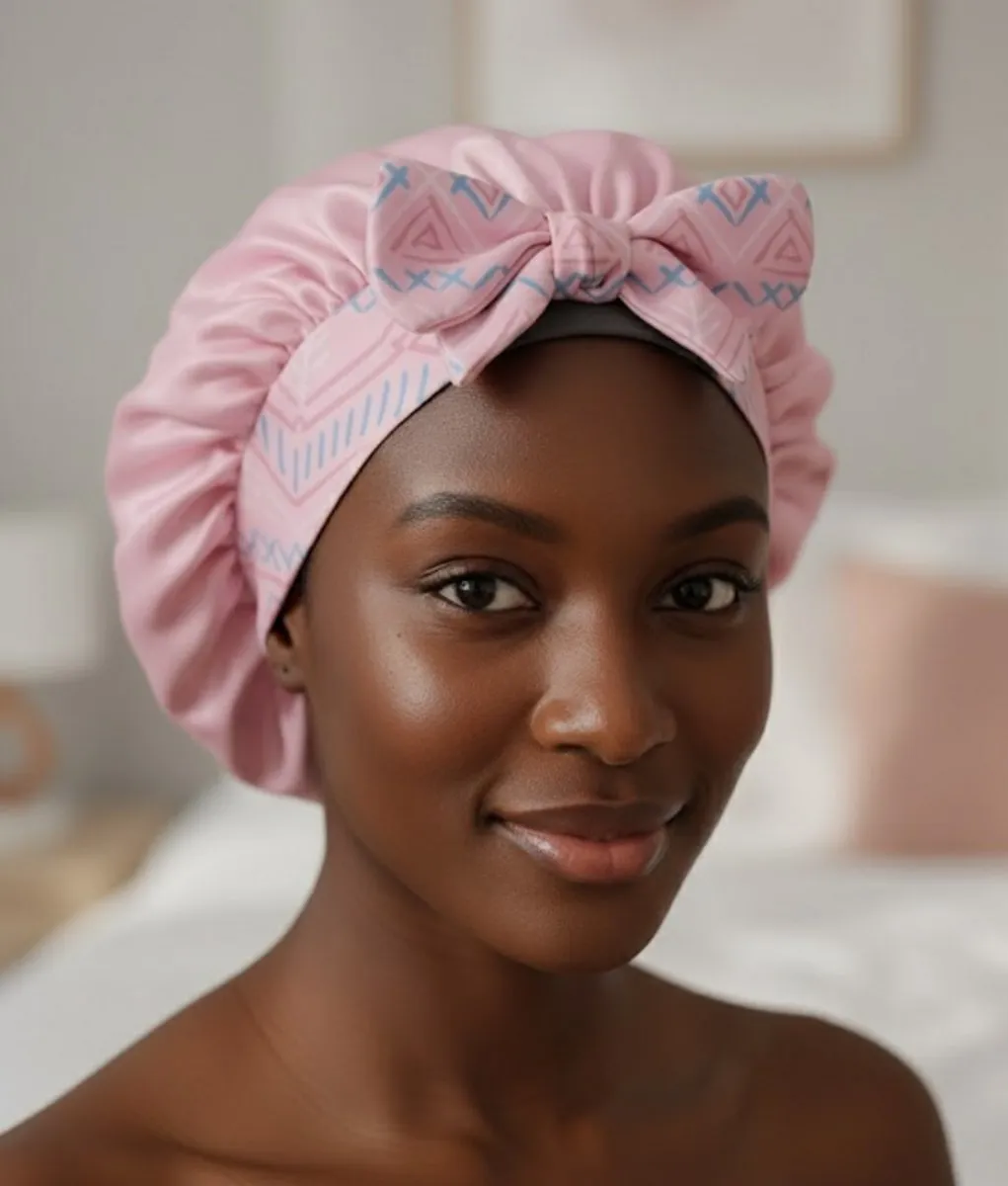 NUVEX Lichtroze Satin Haarbonnet met Geometrische Strik