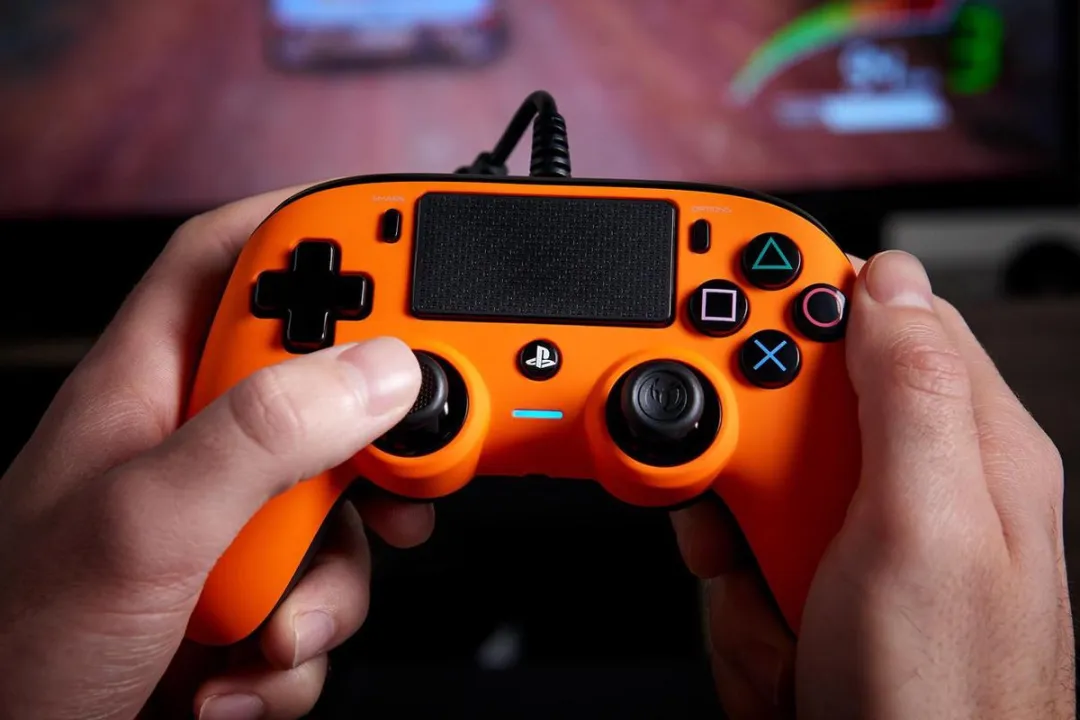 Nacon Compact Official Licensed Bedrade Controller - PS4 - Oranje