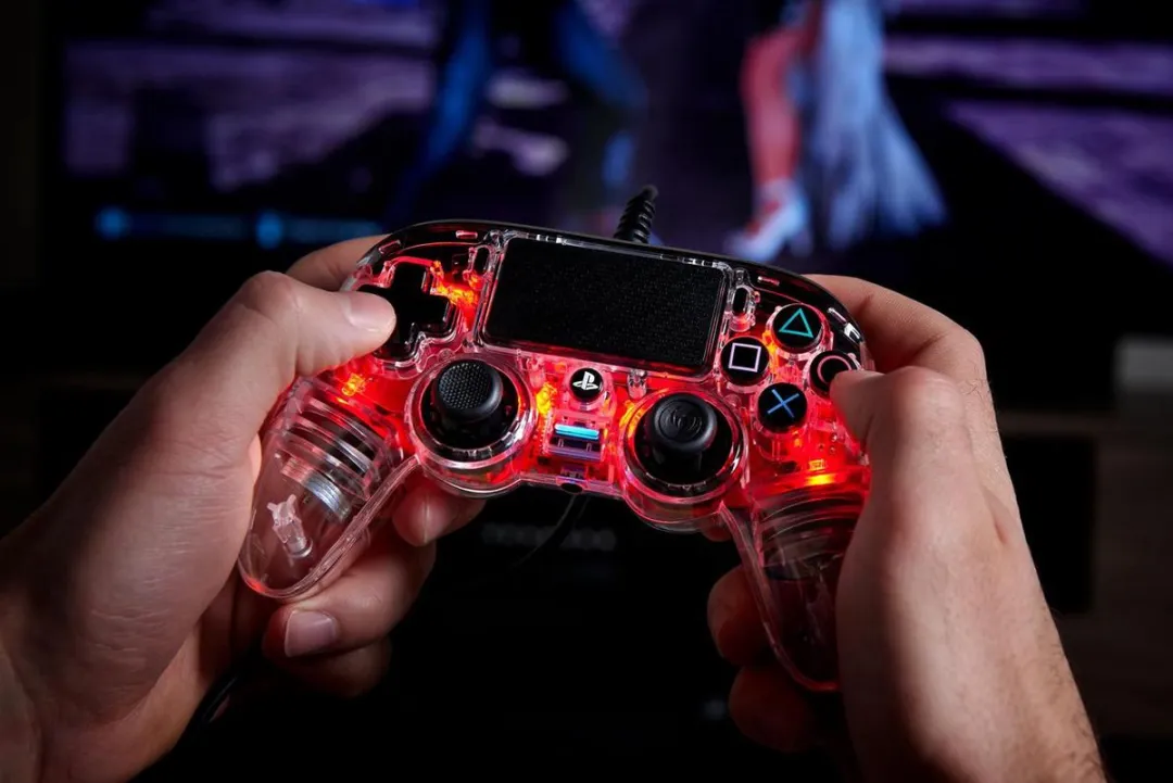 Nacon Compact Official Licensed Bedrade LED Controller - PS4 - Rood