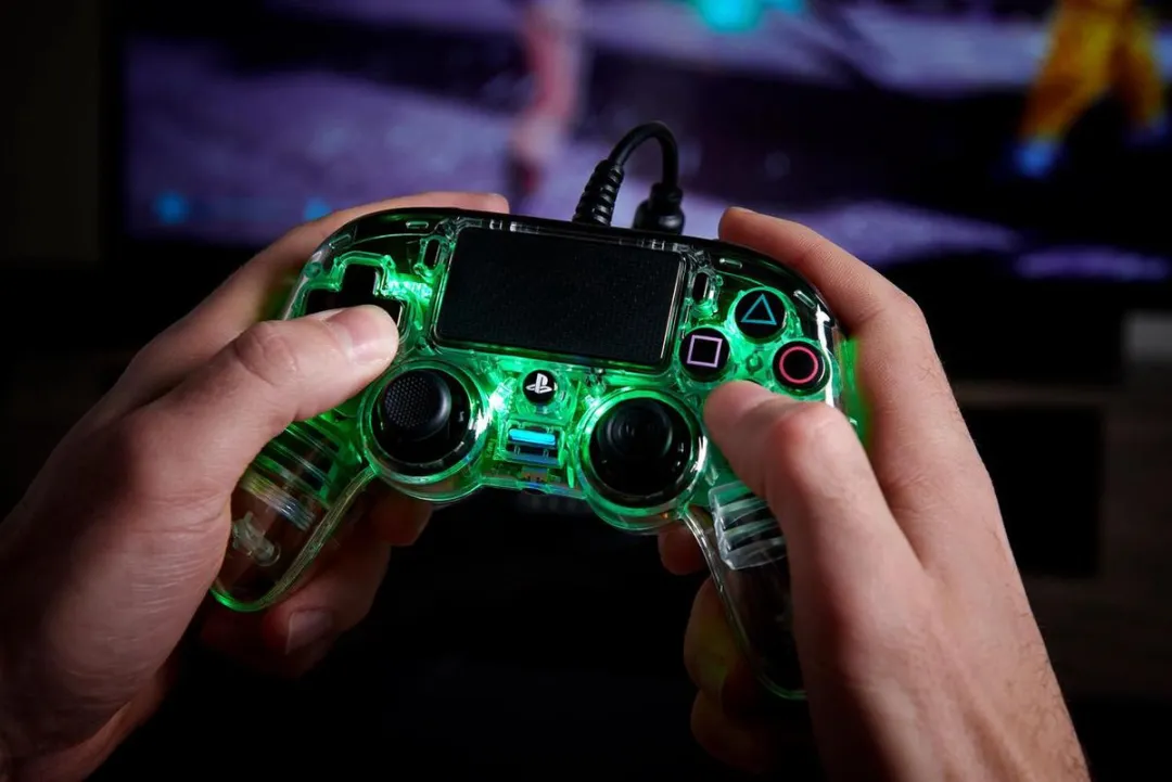 Nacon Compact Official Licensed Bedrade LED Controller - PS4 - Groen