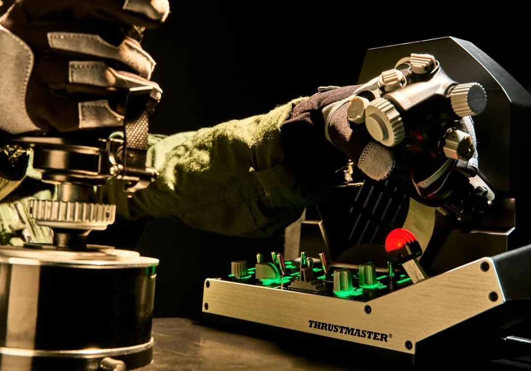Thrustmaster Viper Panel 4060255 Flightsim Bedieningspaneel - 43 Knoppen
