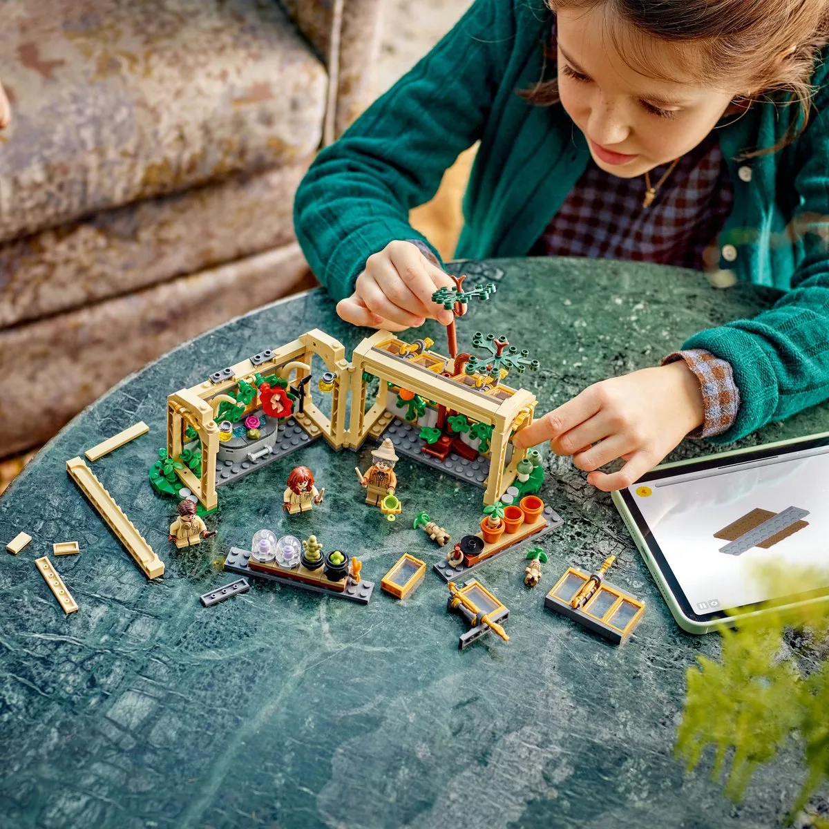 LEGO Harry Potter Kasteel Zweinstein Kruidenkundeles 76445 - 390 Stukken