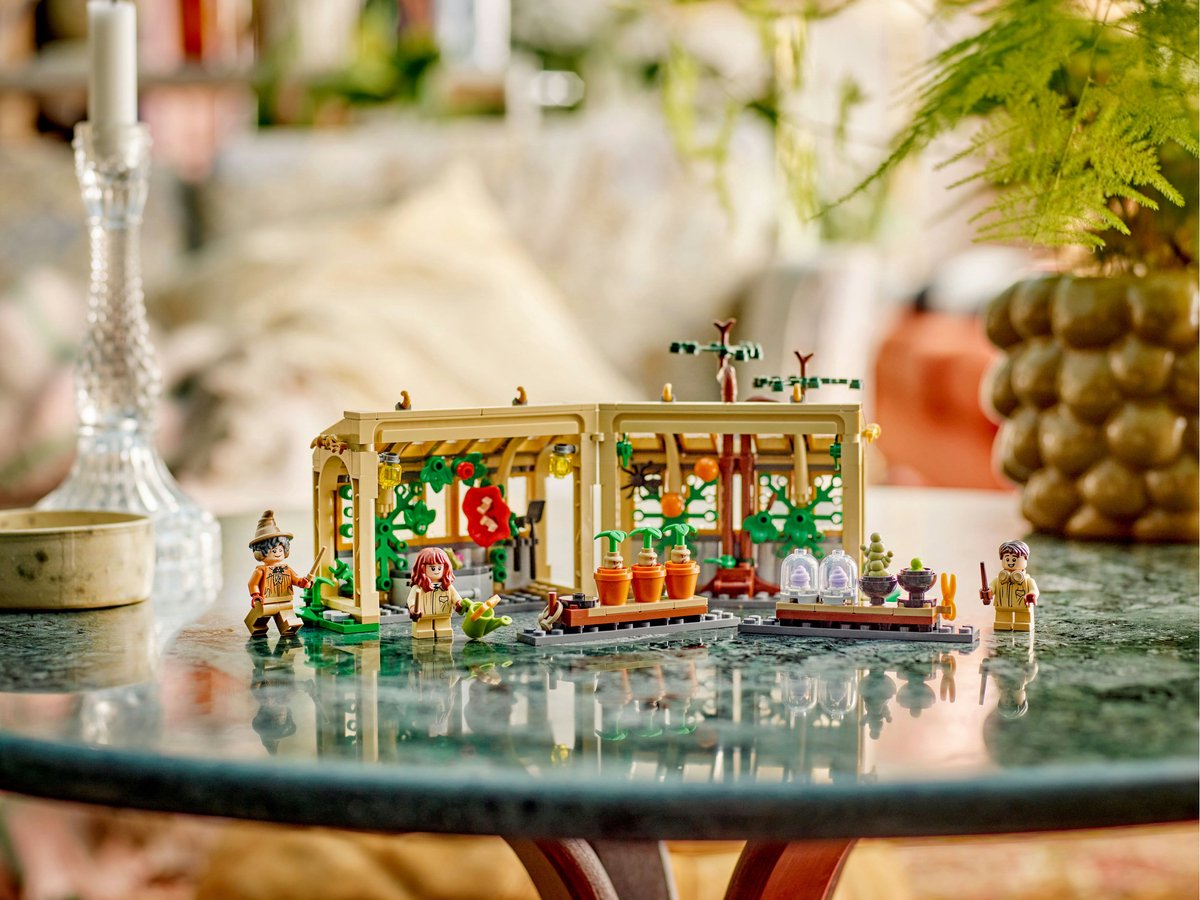 LEGO® Harry Potter™ Kasteel Zweinstein™: Kruidenkundeles - 76445