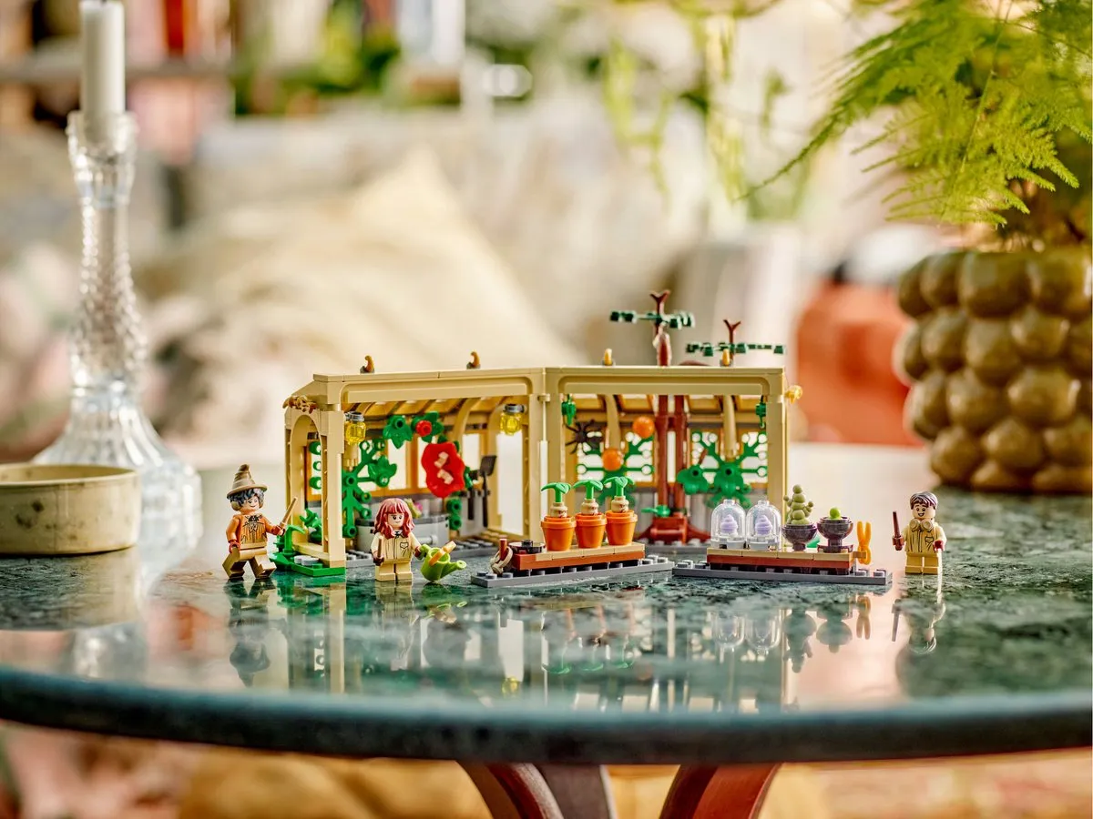 LEGO Harry Potter Kasteel Zweinstein Kruidenkundeles 76445 - 390 Stukken