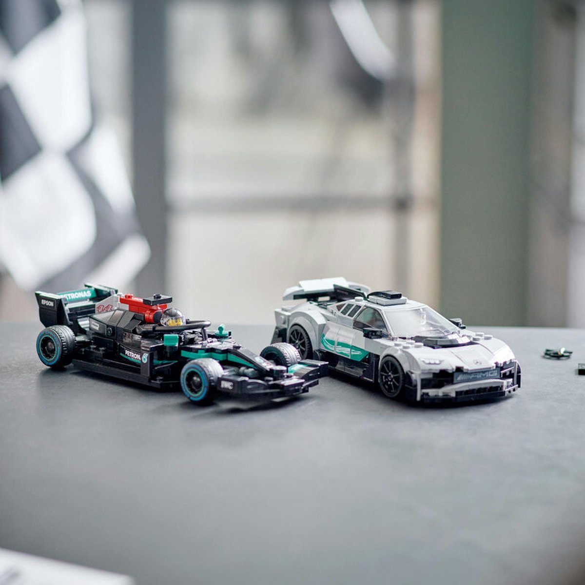 LEGO Speed Champions Mercedes-AMG 2 Auto's set 76909