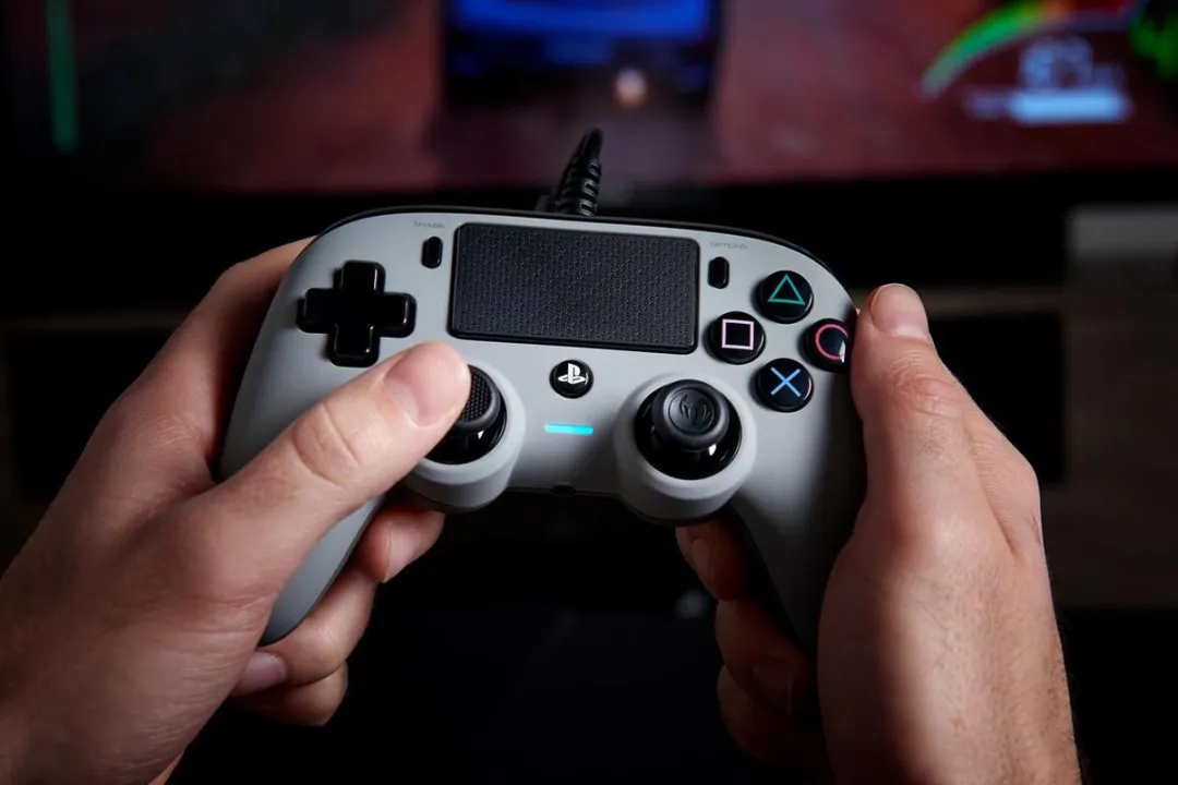 Nacon PS4 Official Licensed Compact Controller - Grijs - PS4OFCPADGREY - afbeelding 3 van 6