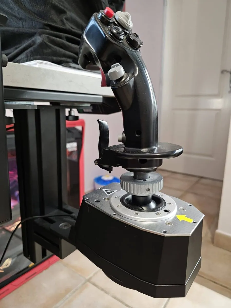 Thrustmaster AVA BASE + F-A-18C Hornet Flight Control - 19 Knoppen