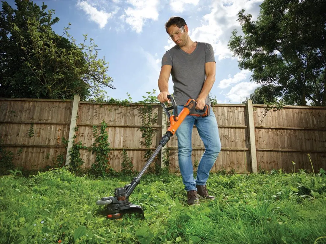 BLACK+DECKER STC1820PC Snoerloze Strimmer 18V - 28cm - 2.0Ah Accu - afbeelding 5 van 6