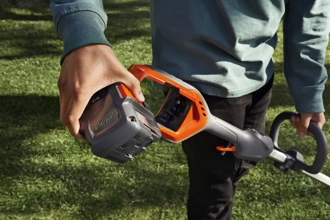 Husqvarna 215iL Accu Trimmer 31cm - 36V Borstelloos