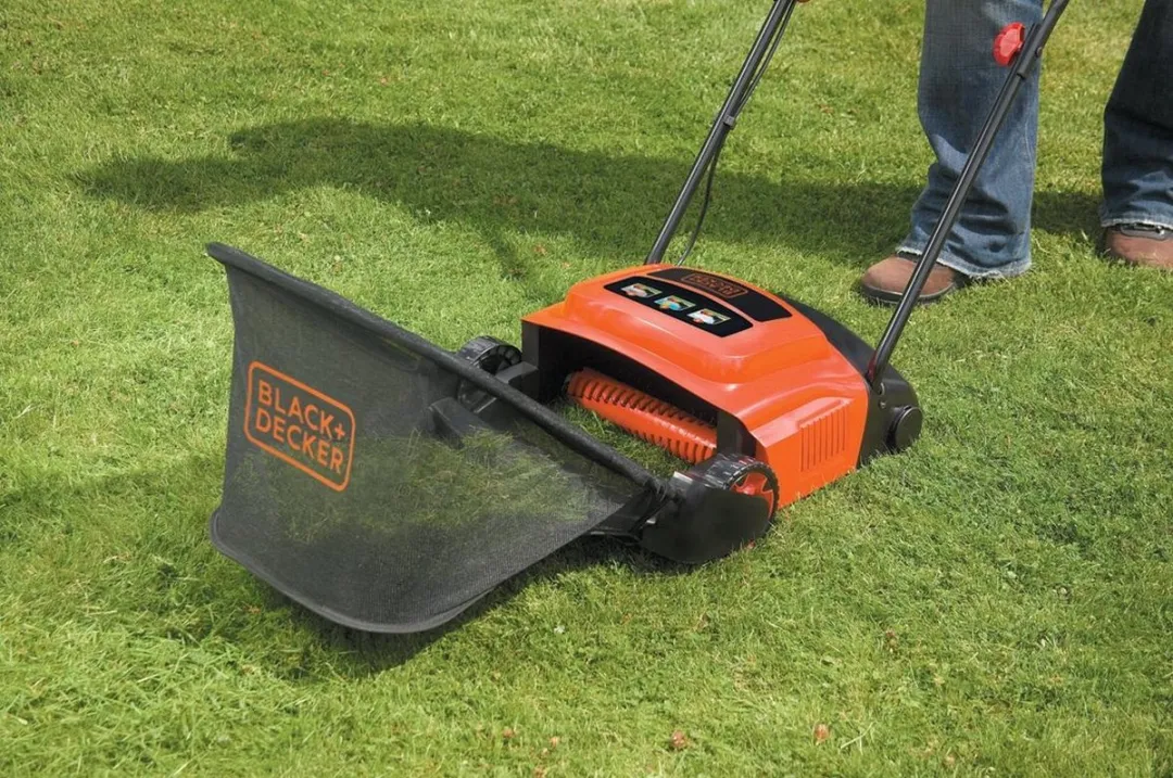 BLACK+DECKER GD300-QS Verticuteermachine 600W - 30cm