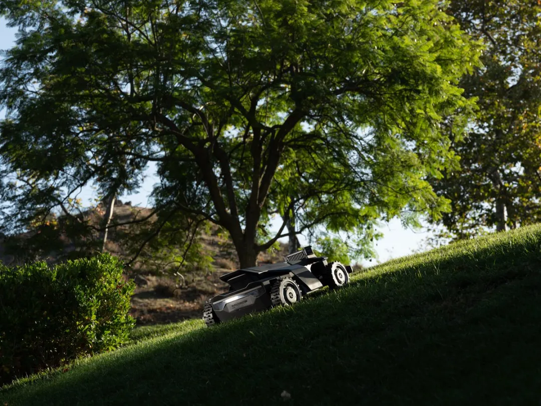 Segway Navimow X450 - nRTK+Vision - Robotgrasmaaier - Zonder Grensdraad & Zonder Antenne - Navigatie Zonder Satellieten - 5000m² - 84% Helling - AI Obstakelvermijding - Apple Find My - Super Stil 68dB - 3 Jaar Garantie