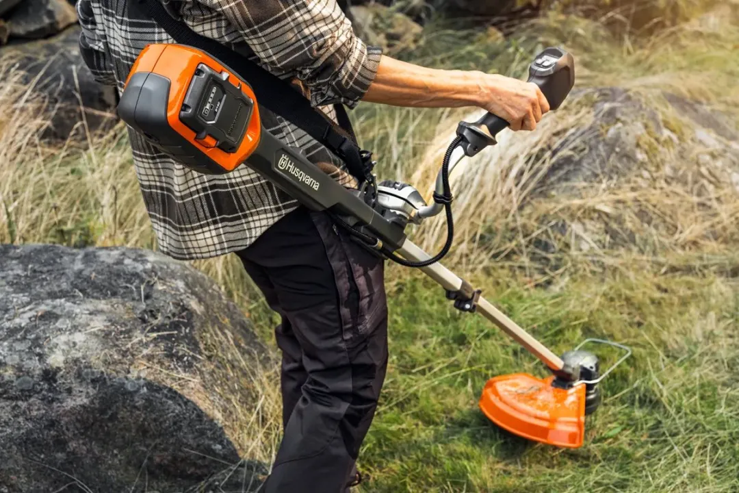 Husqvarna 220iR Robotmaaier - 36cm - B140 Accu & 40-C80 Lader - afbeelding 6 van 6
