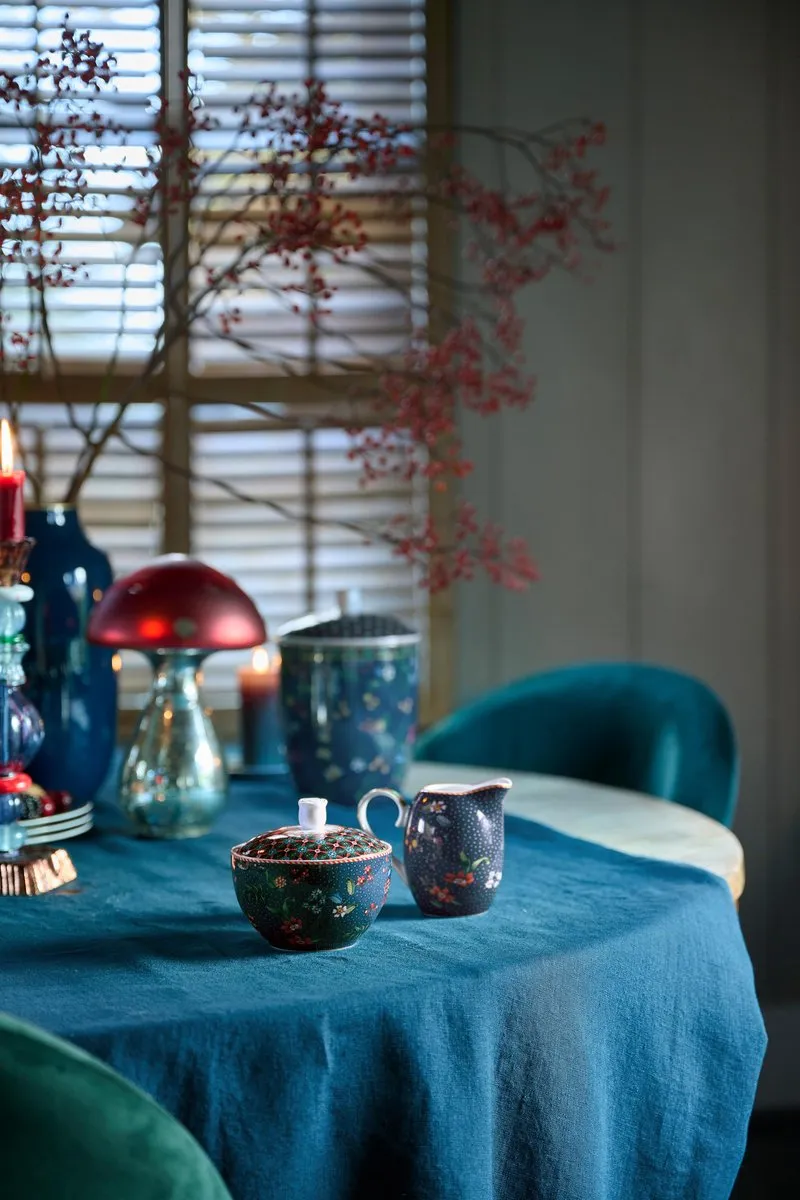 Pip Studio Berry Blues Blue melkkannetje 250ml donkerblauwe melkkan met bloemen