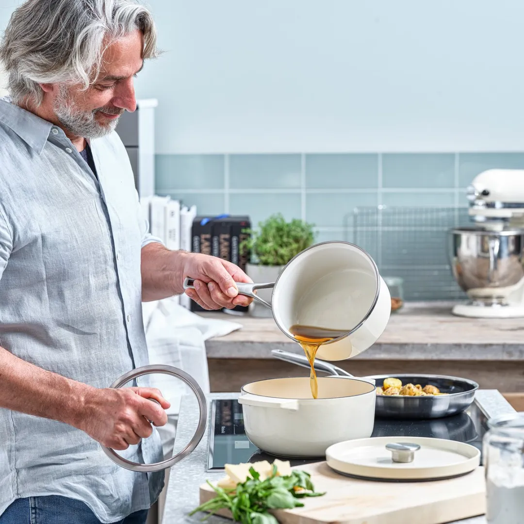 KitchenAid Braadpan 26cm - Geëmailleerd Gietijzer - Amandelwit