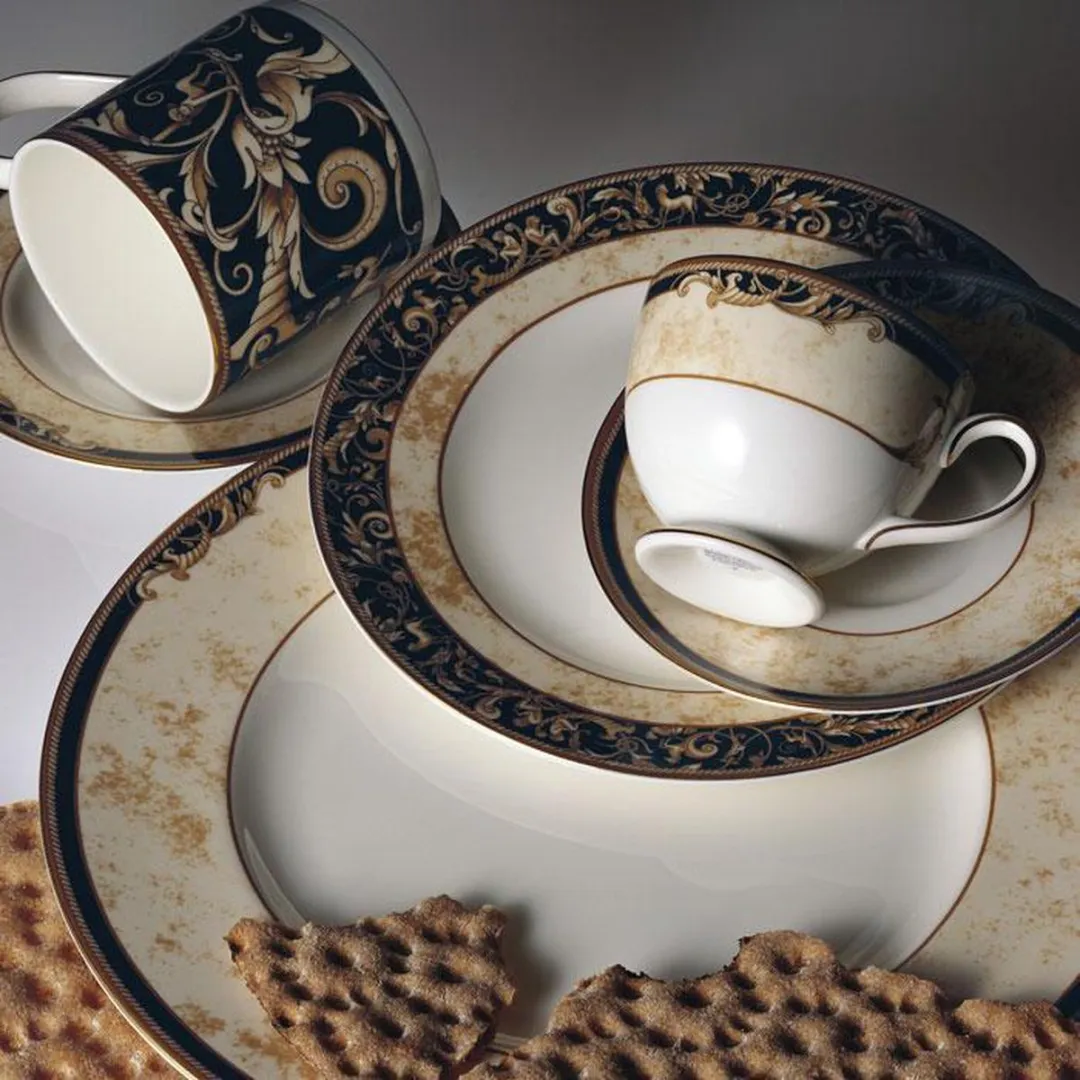 Wedgwood Cornucopia Papschaaltje 16 cm - Zwart