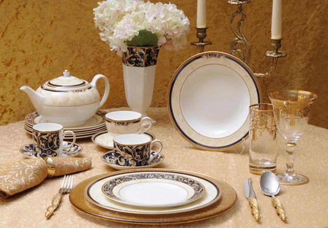 Wedgwood Cornucopia Papschaaltje 16 cm - Zwart