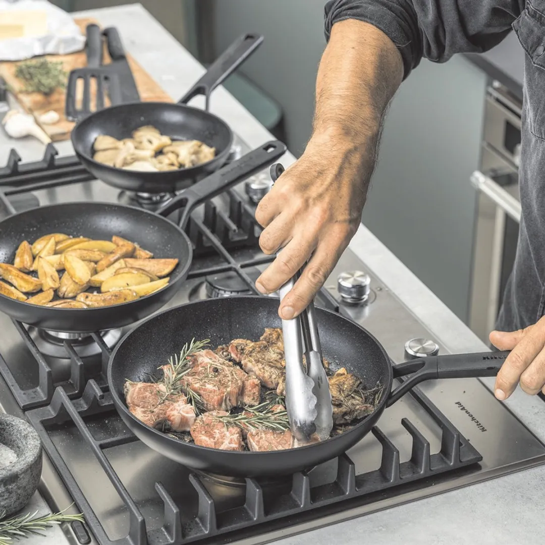 KitchenAid Classic Forged Aluminium koekenpan ø24cm - zwart - inductie - anti-aanbak - PFAS-vrij