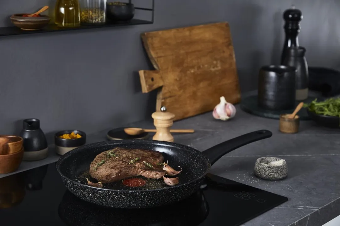 Tefal Intensity Koekenpan 28cm - Zwart - afbeelding 6 van 6