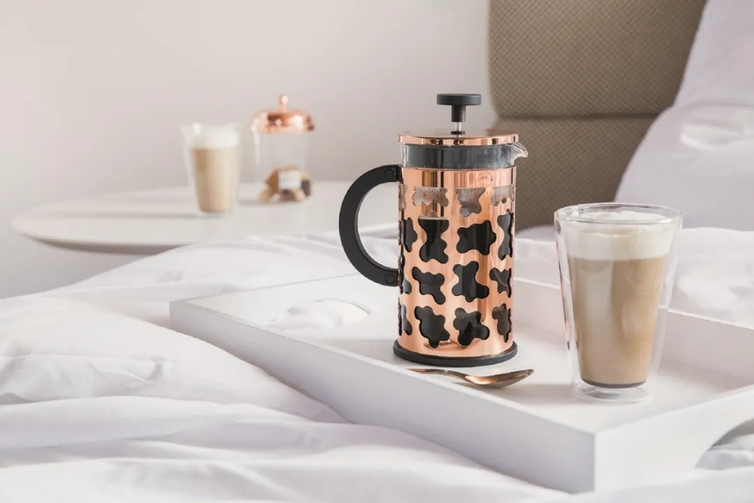 Bodum Dubbelwandige Latte Macchiato Glazen Canteen – 400 ml – 6 Stuks – Grote Glazen van Hittebestendig Borosilicaatglas – Met Gepatenteerd Ventiel voor Veilig Drukbeheer – Dubbelwandig, Vaatwasser- en Magnetronbestendig – Voor Warme & Koude Dranken