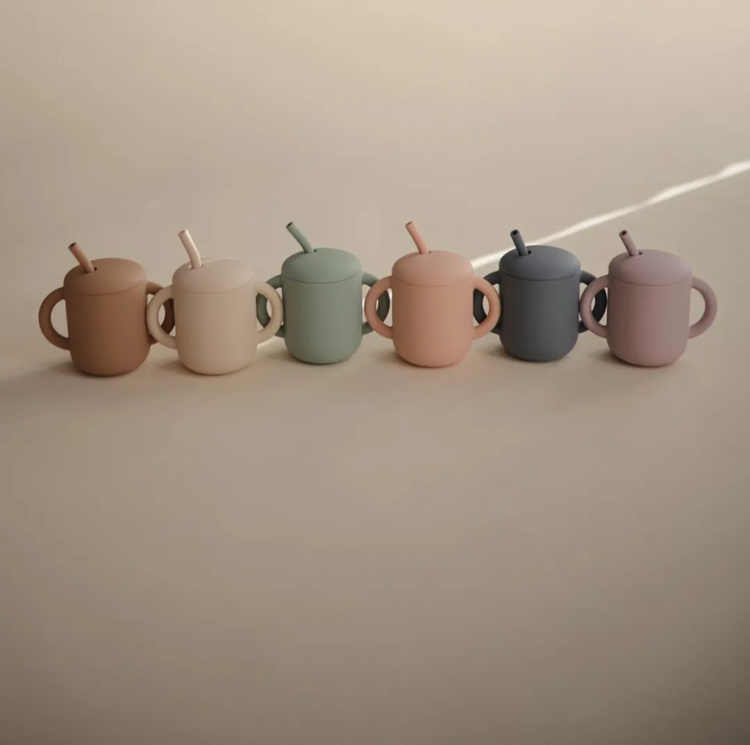 Mushie - Oefenbeker met Deksel en Rietje - Oefenbeker - Blush