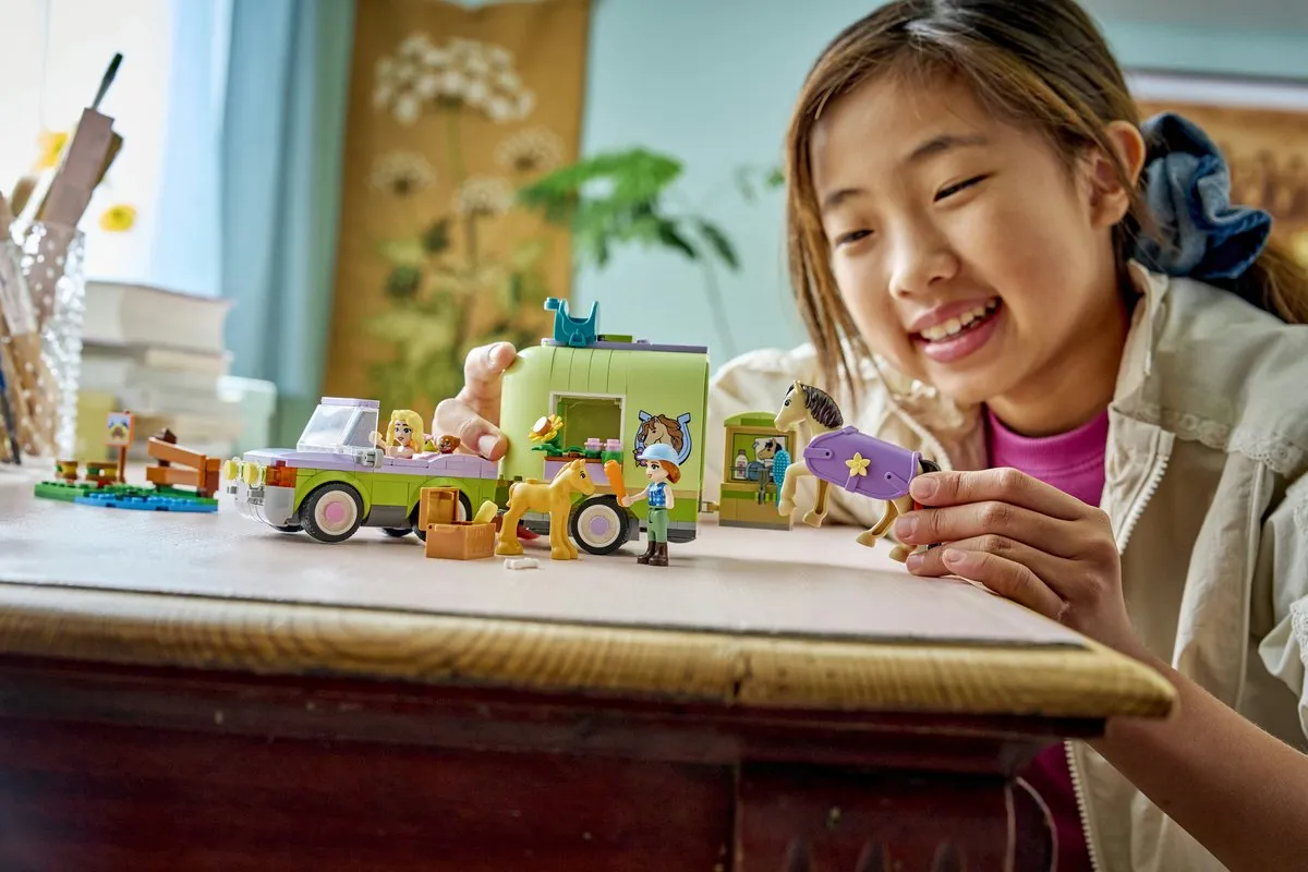 LEGO Friends Paard en Veulen 42695 - 279 Stukken - Multicolor
