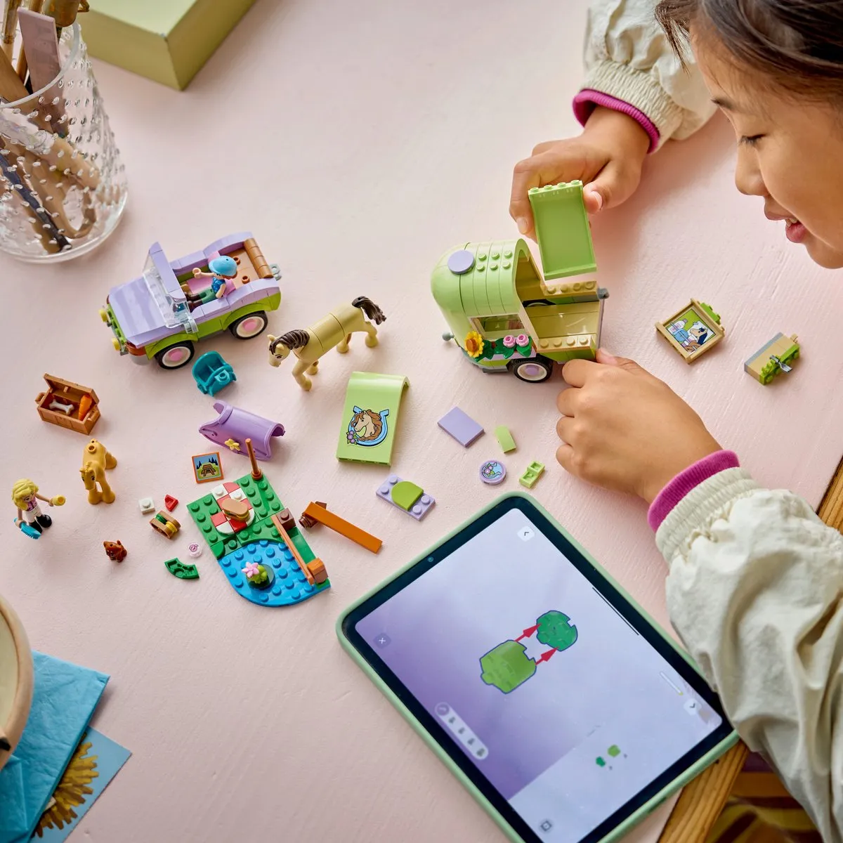LEGO Friends Paard en Veulen 42695 - 279 Stukken - Multicolor