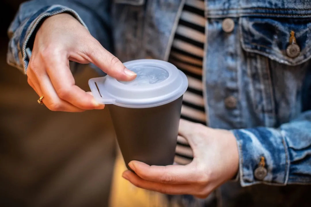 Deksel voor Drinkbeker - Set van 12, Herbruikbaar - Lid - Koziol Move | Bio-Circulair