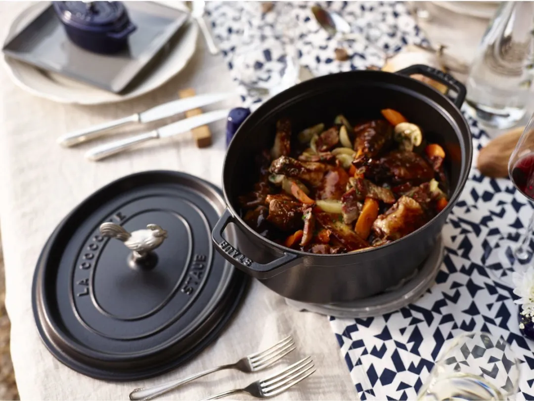 Staub Braadpan Ovaal 8L - Ø37cm - Zwart - afbeelding 6 van 6