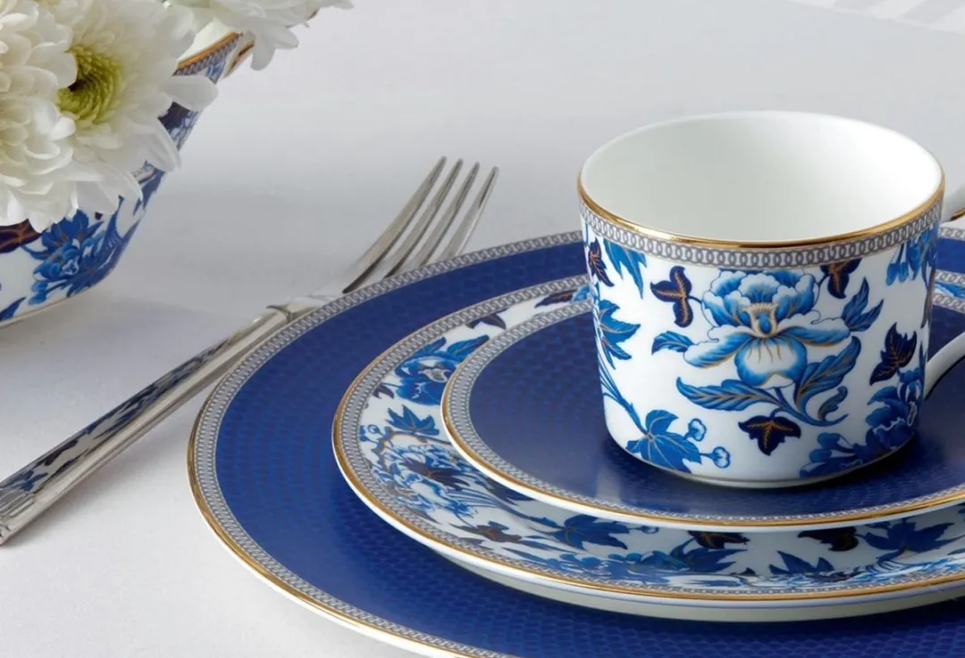Wedgwood Melkkannetje Hibiscus