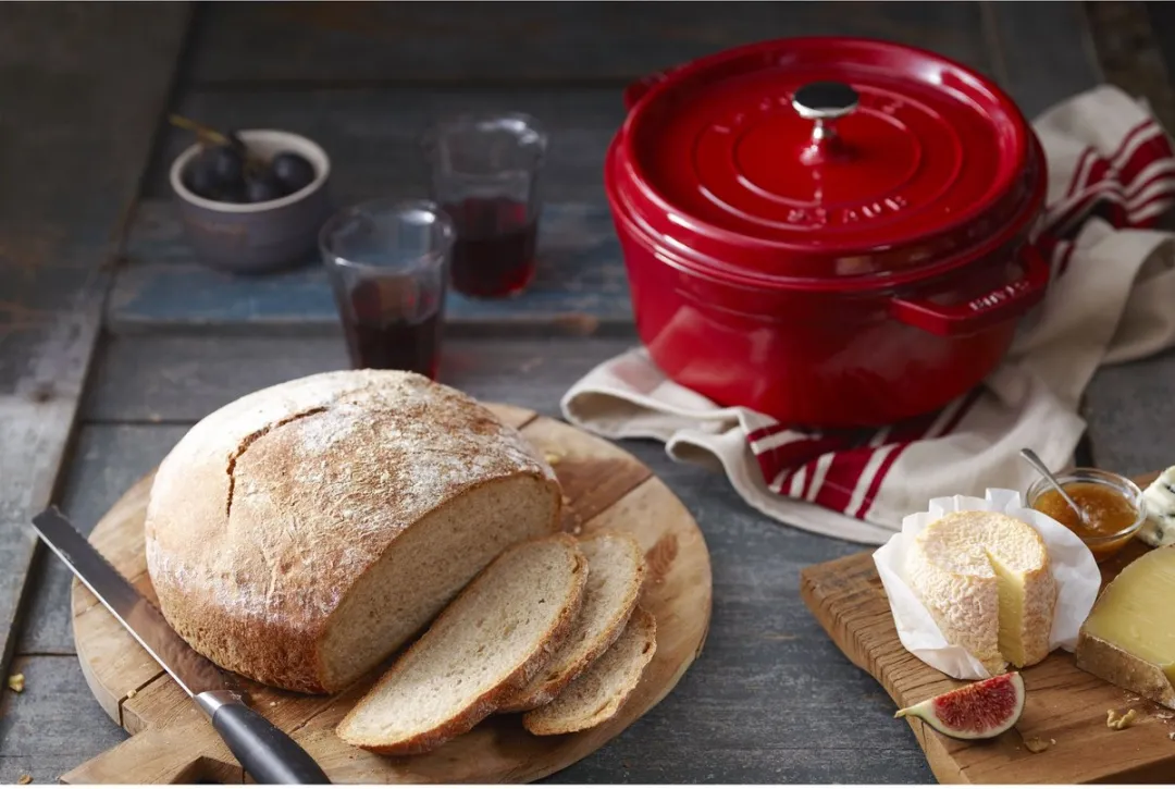 Staub Braadpan Kersenrood 24cm - 3.8L - afbeelding 6 van 6