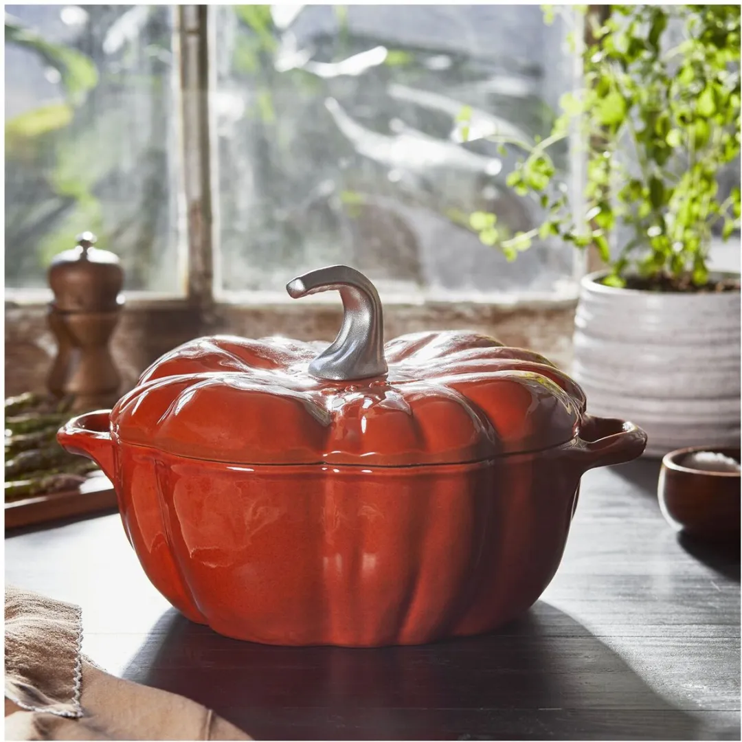 Staub Braadpan Pompoen Kaneel 24cm - 3.3L - afbeelding 6 van 6