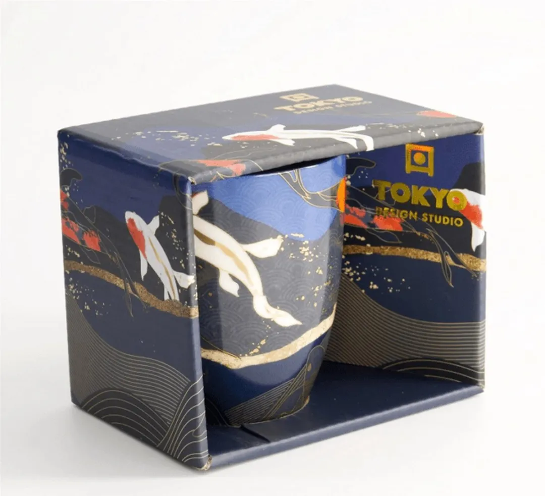Tokyo Design Studio Goudvis Blauwe Beker 22120 - 380ml - Donkerblauw/Oranje/Wit