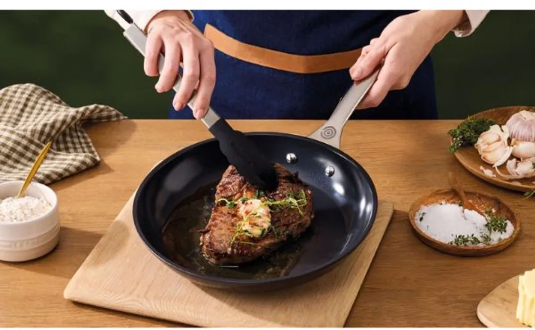 Le Creuset Essential Keramische Koekenpan 20 cm - Zwart