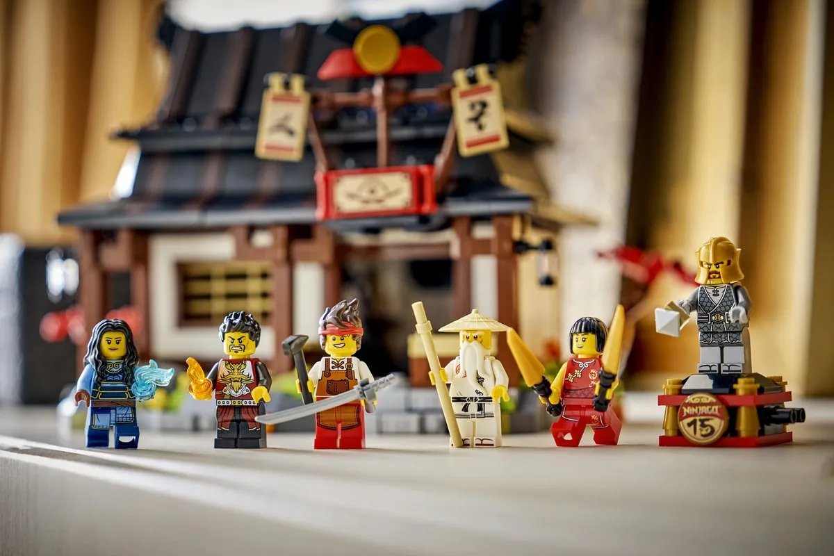 LEGO Ninjago Smederij De Vier Wapens 71858 - 1259 Stukken - 5 Minifiguren