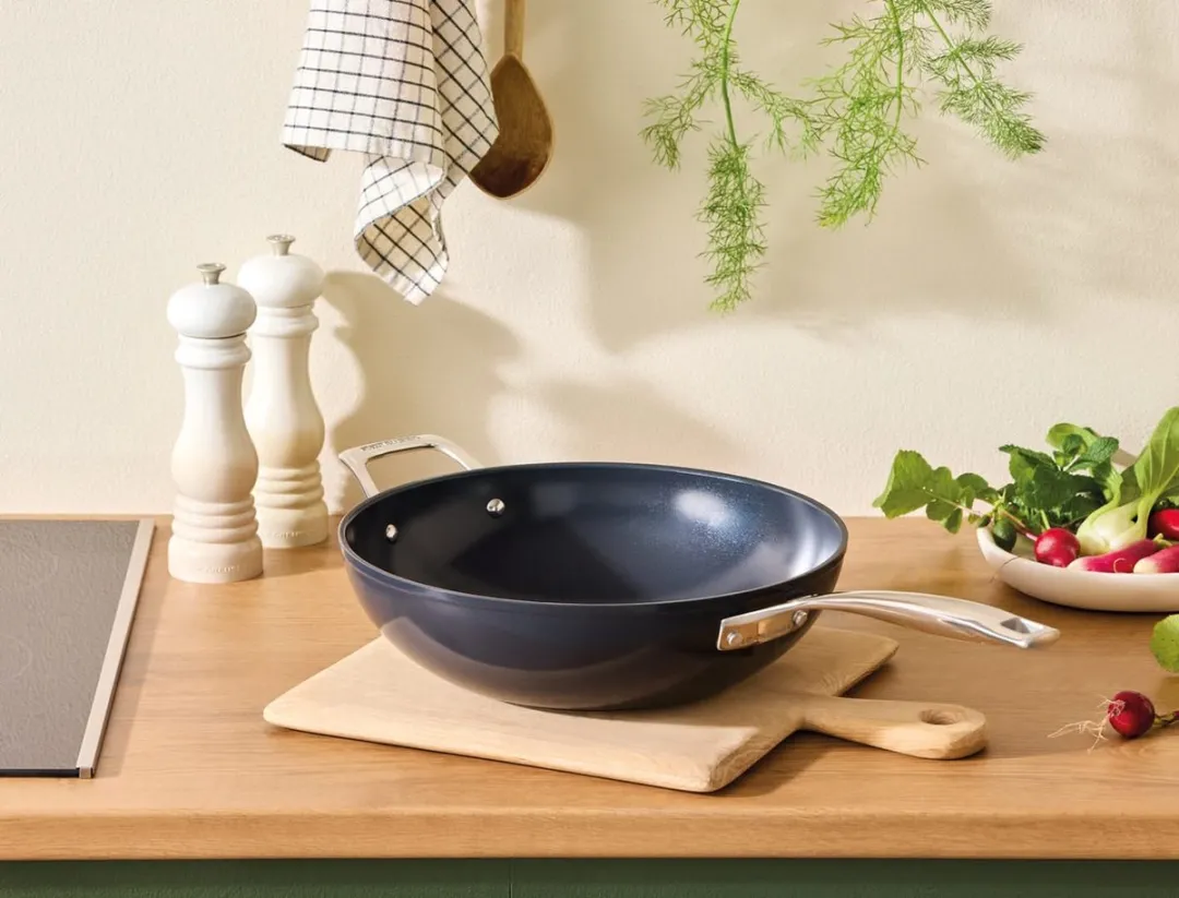 Le Creuset Wokpan Essential 32cm - 6.0L - Zwart