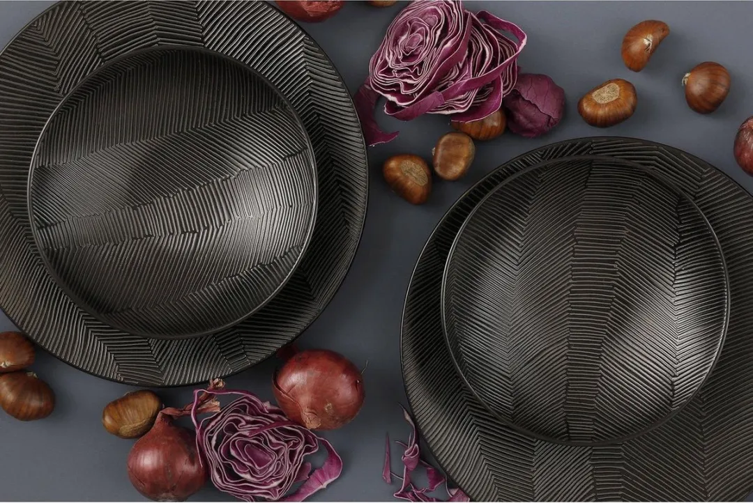 Palmer Bord Leaf 27cm - Zwart Stoneware