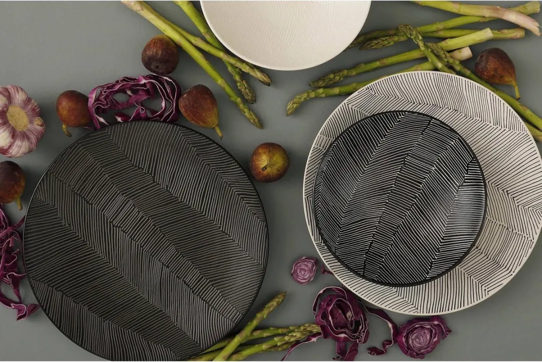 Palmer Bord Leaf 27cm - Zwart Stoneware