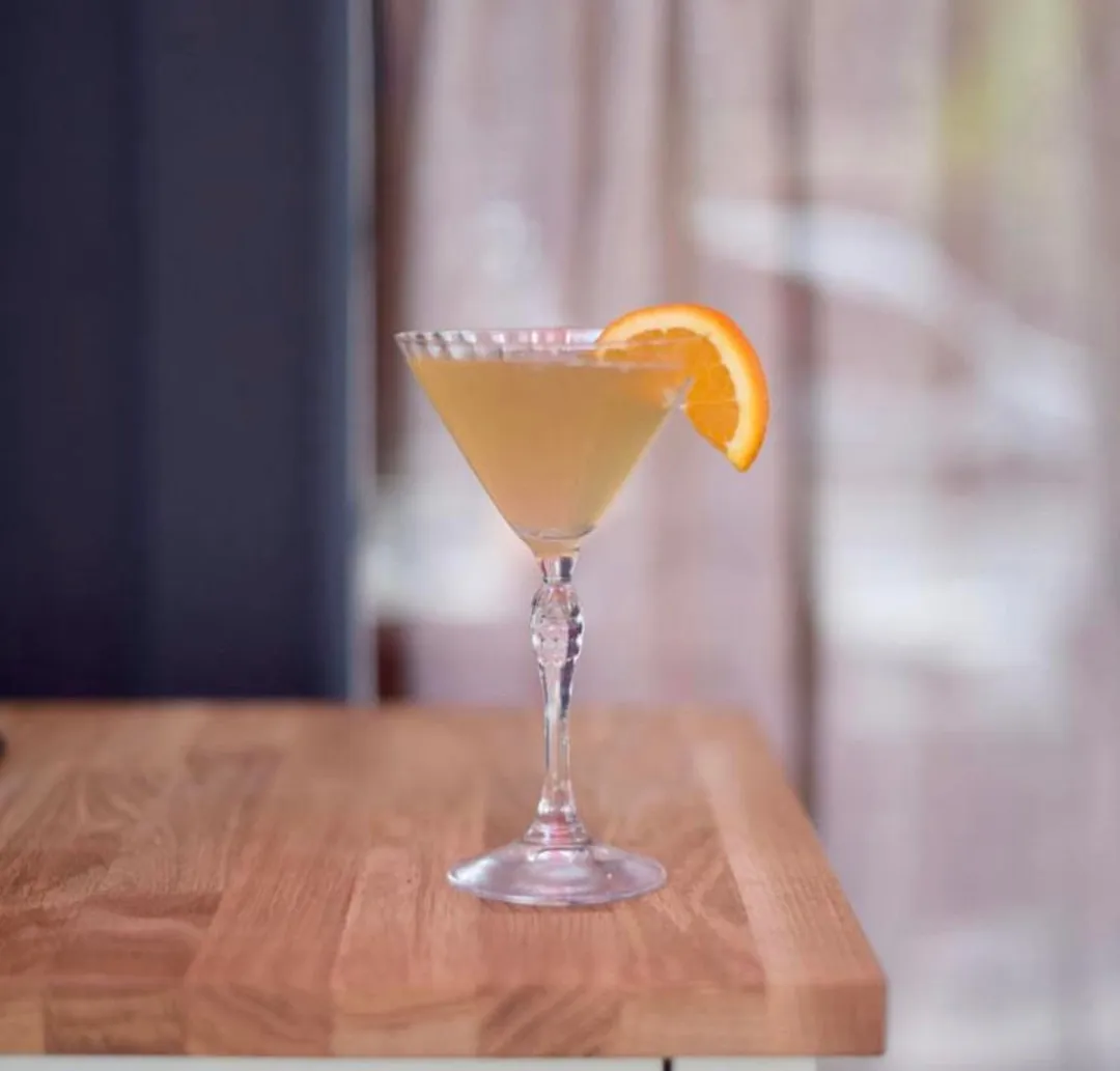 ​Bormioli Rocco Martini Glazen America 20's - 240 ml - Set van 4 Cocktailglazen / Martiniglazen - Vintage Jaren '20 Design - Kristalhelder Glaswerk - Duurzaam & Vaatwasserbestendig voor Martini's en Cocktails​